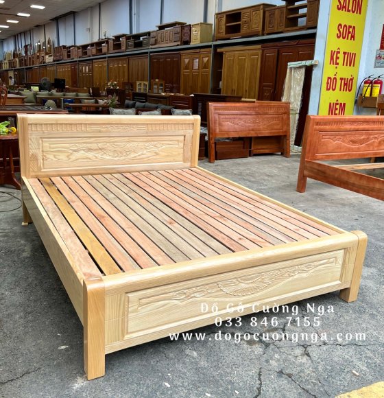 Giường gỗ Sồi Nga vạt lan màu tự nhiên - mẫu hoa dây 